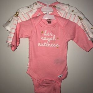 👶🏽3 FOR $10 Gerber Baby Girl Newborn Onesies👶🏽